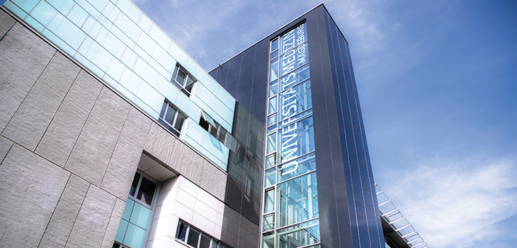 Integration der Pfeifferschen Kliniken: Neue Firmierungen im Handelsregister Fahrstuhl Universitätsmedizin Magdeburg ©UMMD